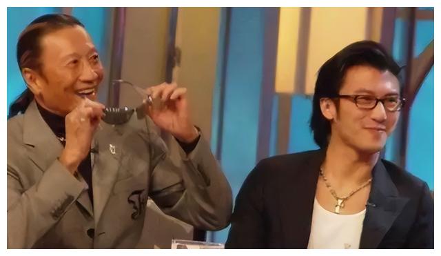 谢贤年轻时多厉害?李小龙与他合影靠边站,拍一部戏能买一栋大厦