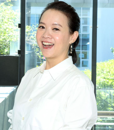曾宝仪现身邱黎宽母亲灵堂,与林明谦同居19年,至今未婚未育?
