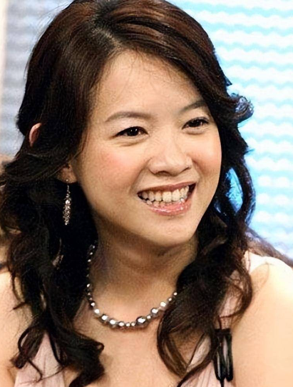 曾宝仪现身邱黎宽母亲灵堂,与林明谦同居19年,至今未婚未育?