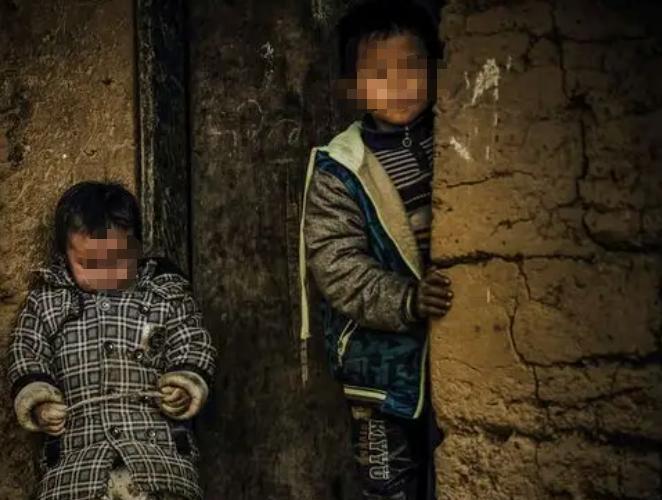 贵州留守儿童自尽,长期没父母陪伴,死前监控曝光,母亲痛哭流涕