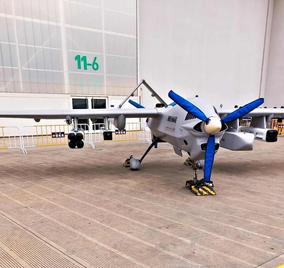 双头隼1800dh无人机,前拉后推双发布局,双前轮设计显然立志上舰