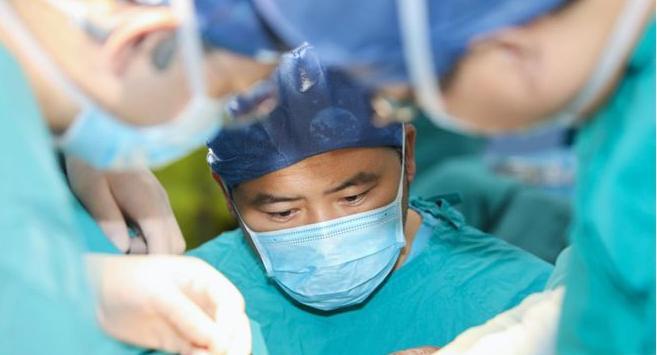 中国换脸第一人李国兴,不听医生劝告执意出院,半年后离奇死亡