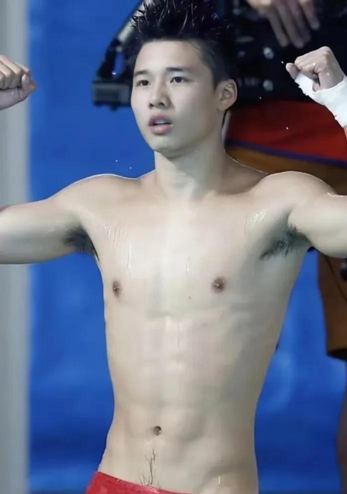 陈艾森曾经的辉煌,他应该是跳水届里的顶级帅哥运动员吧