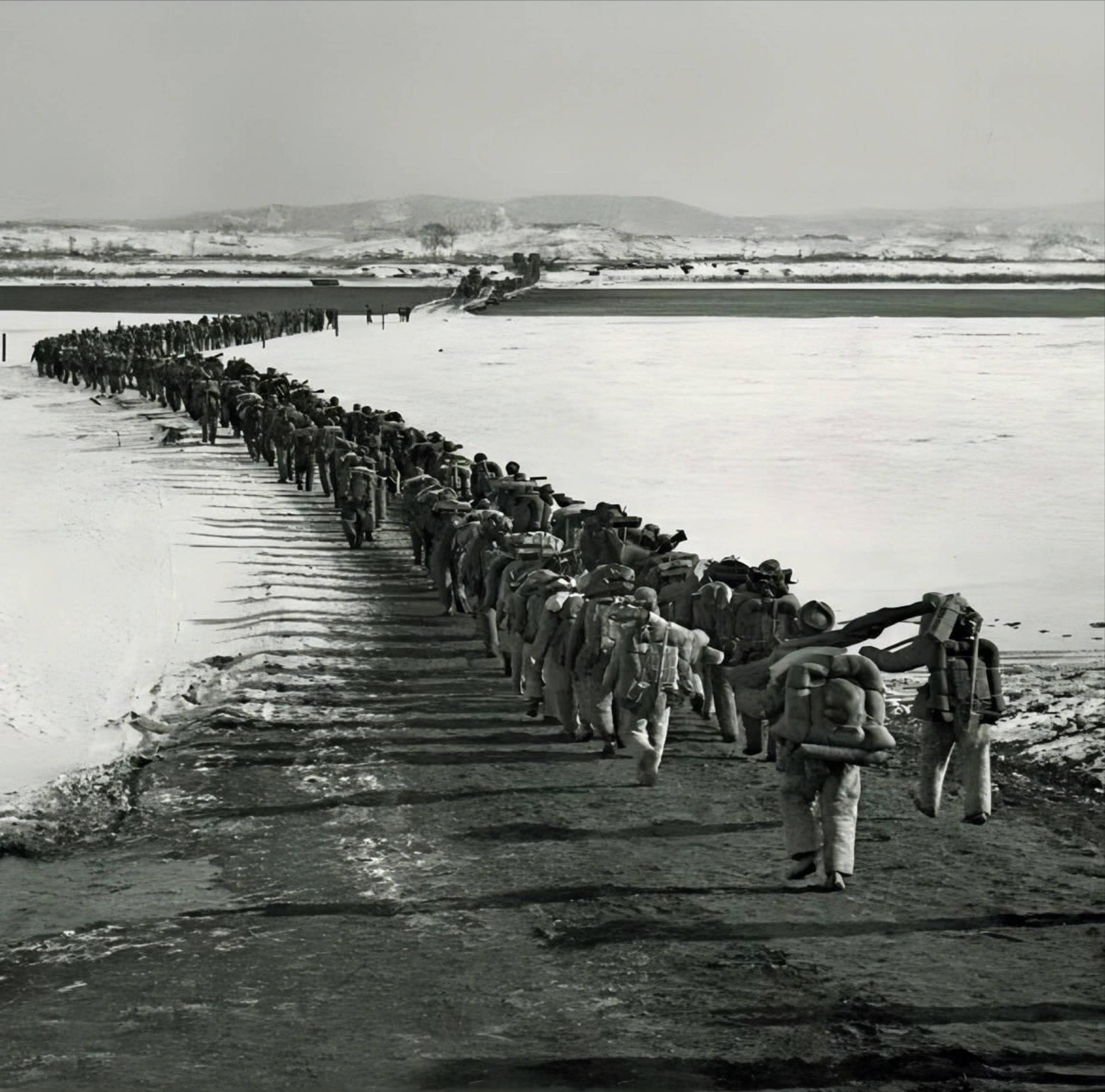 抗美援朝特等功臣永眠松骨峰,亲人却受邻居刁难:你算什么烈属?