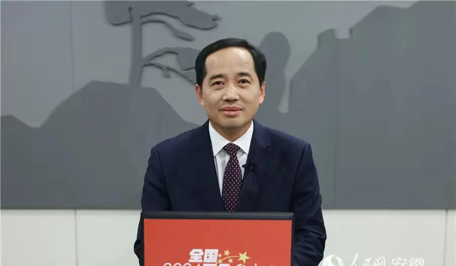 宿州市市长王启荣任上主动投案被查,21岁参加工作,研究生学历