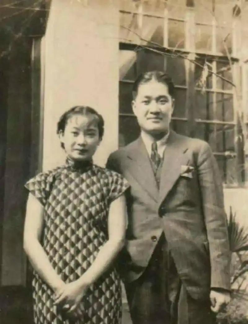 戴笠与胡蝶的真实影像,胡蝶千娇百媚如仙子,戴笠面容冷峻显威严