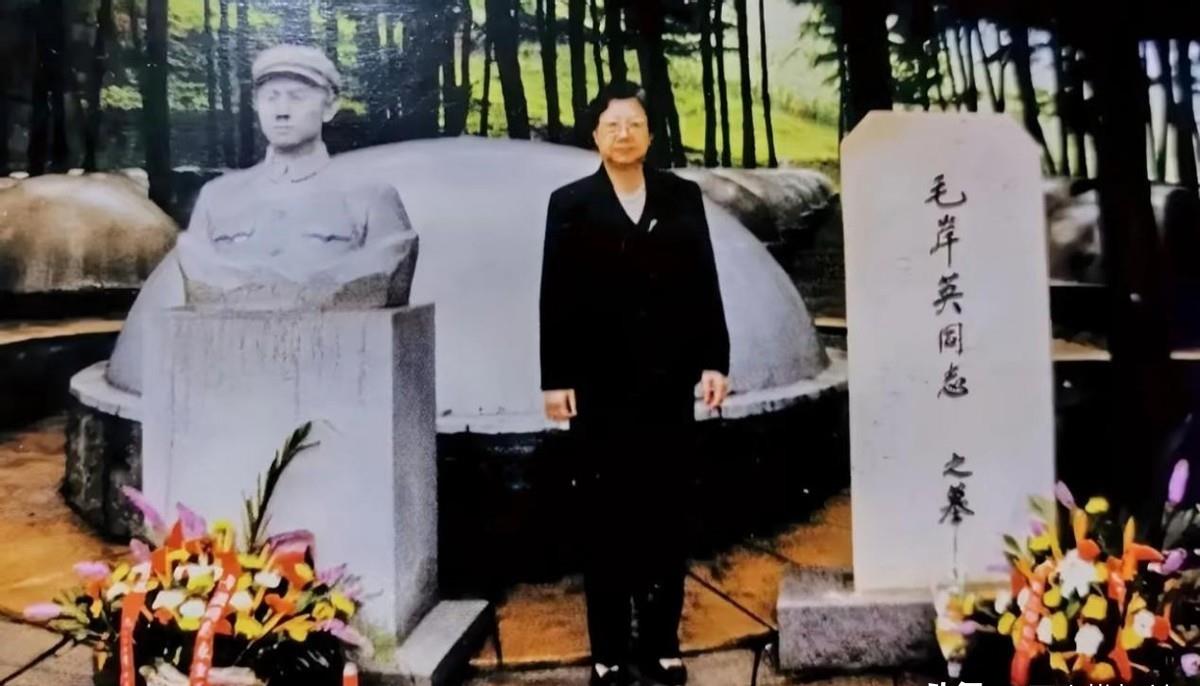 90年代,刘思齐和丈夫杨茂之,以及四个儿女,一张罕见的全家福!