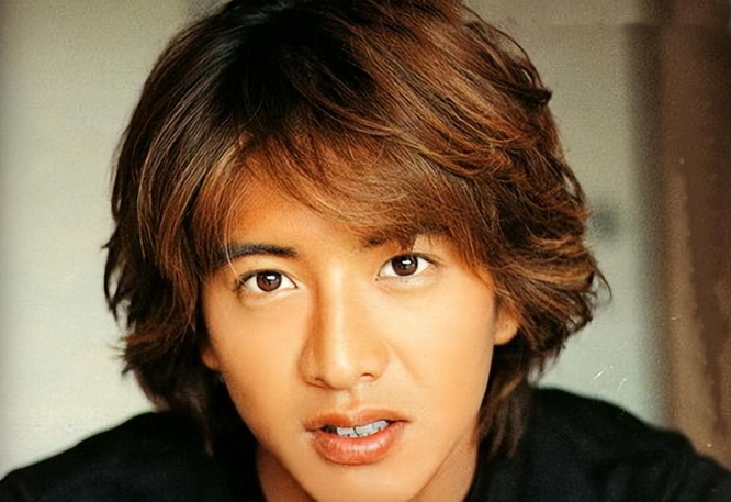 前女友嫁给了男神木村拓哉,而他58岁仍未婚,他叫林佳树