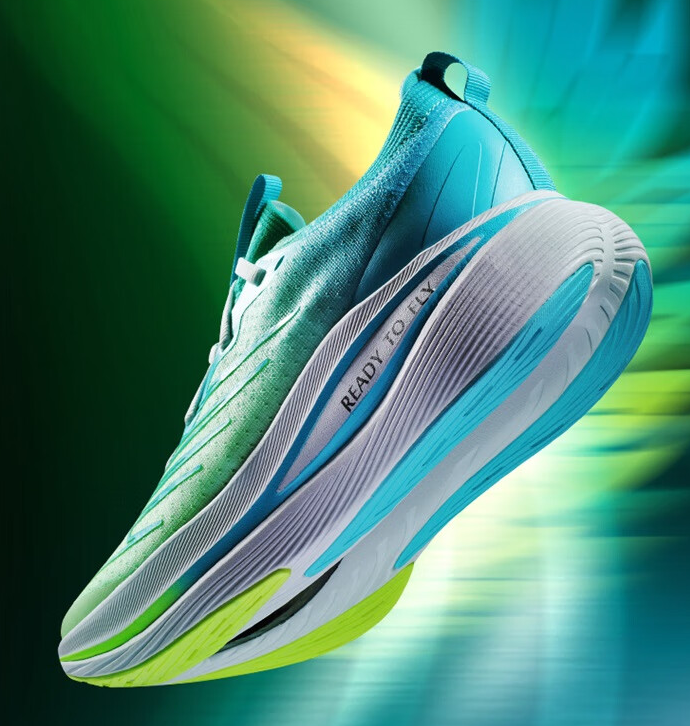 领跑梦想跑鞋抓地力强,稳定性好