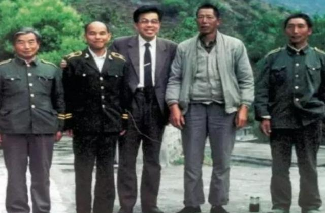 徐洪慈曾一年越狱3次,第4次逃到蒙古国,娶小20多岁漂亮护士