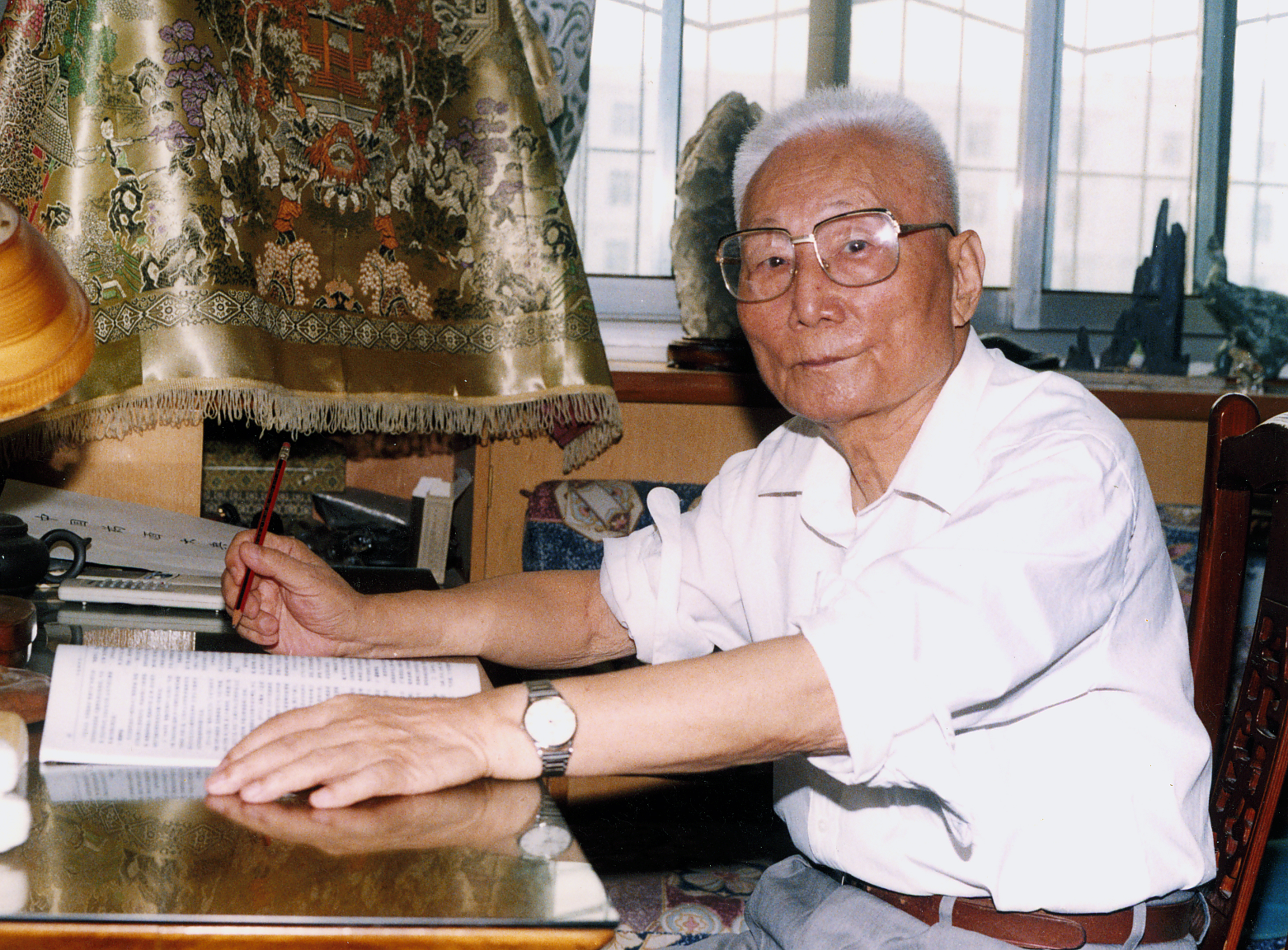 104岁国医大师颜正华:神采奕奕像一个老神仙,他有何养生秘诀?