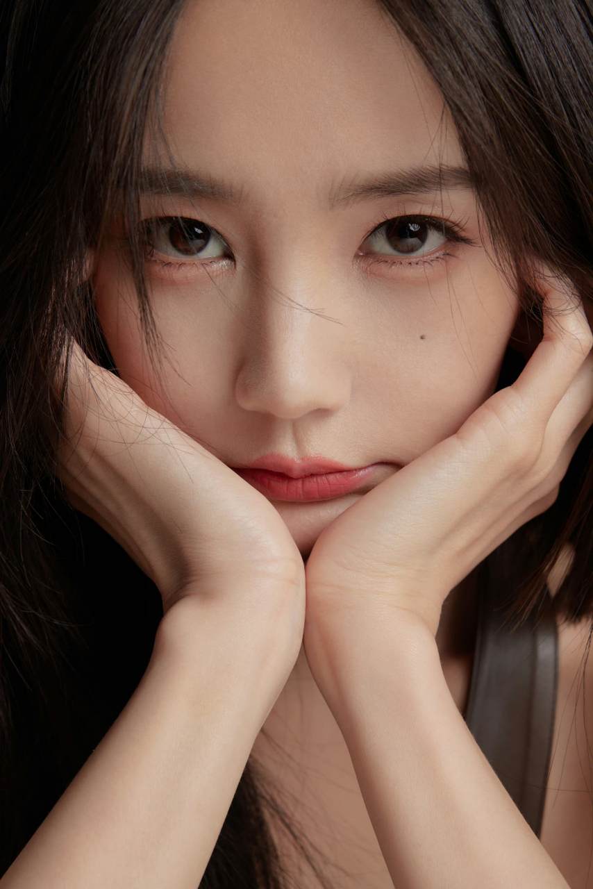 李一桐0906生日快乐# 李一桐生日写真,漂亮里面透着可爱,祝漂亮姐姐