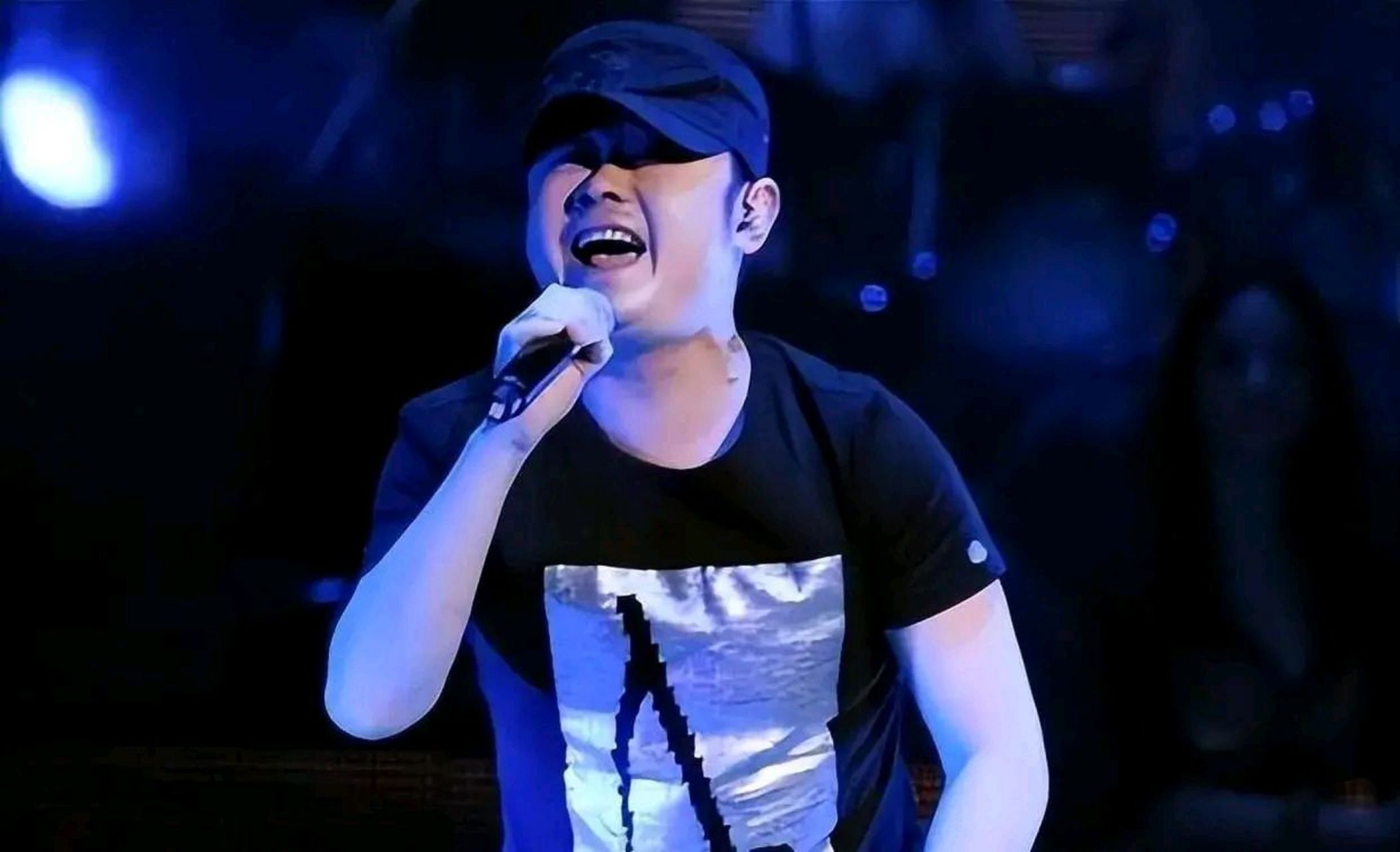 不是我膨胀,而是十几块钱的烟配不上刀狼的歌.