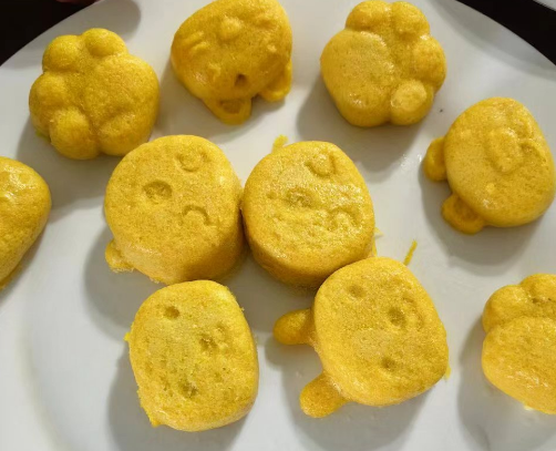 分享个简单美味的甜点做法——小米南瓜蒸糕