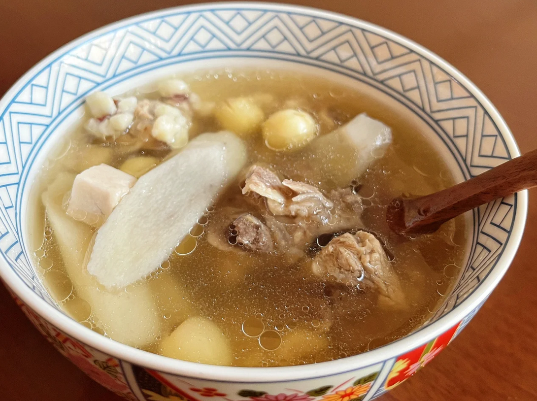 陈皮茯苓山药薏米排骨汤:家常养生的温暖滋味