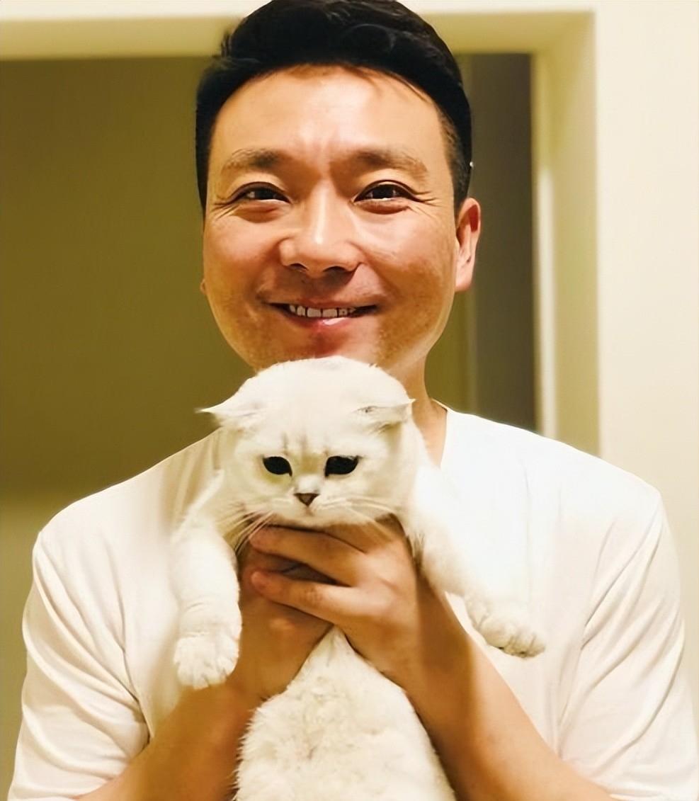 康辉哽咽,撒贝宁落泪,尼格买提痛哭,他们一生最大的遗憾是父母