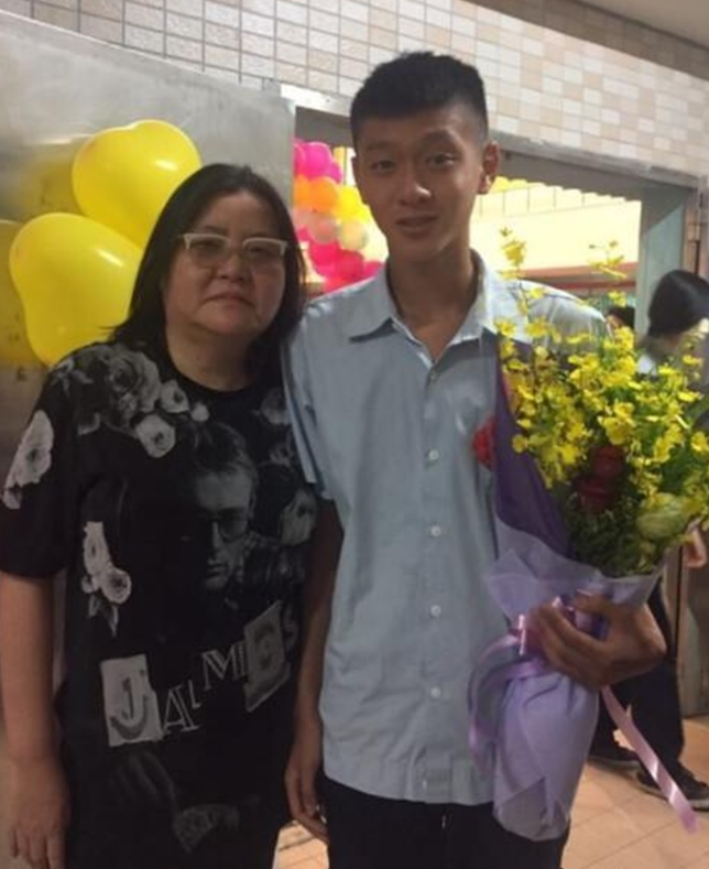 邱黎宽母亲去世,周渝民,大s,王菲送花圈,陈宝莲儿子灵堂守孝