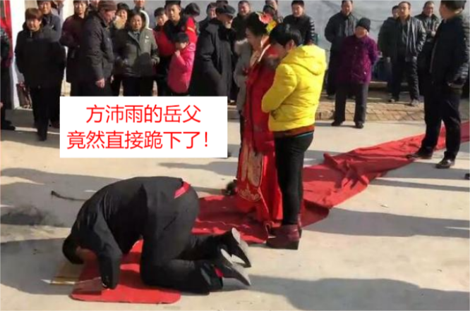 母亲捡垃圾供儿子上985,婚礼现场请母亲上台,岳父见状竟跪下磕头