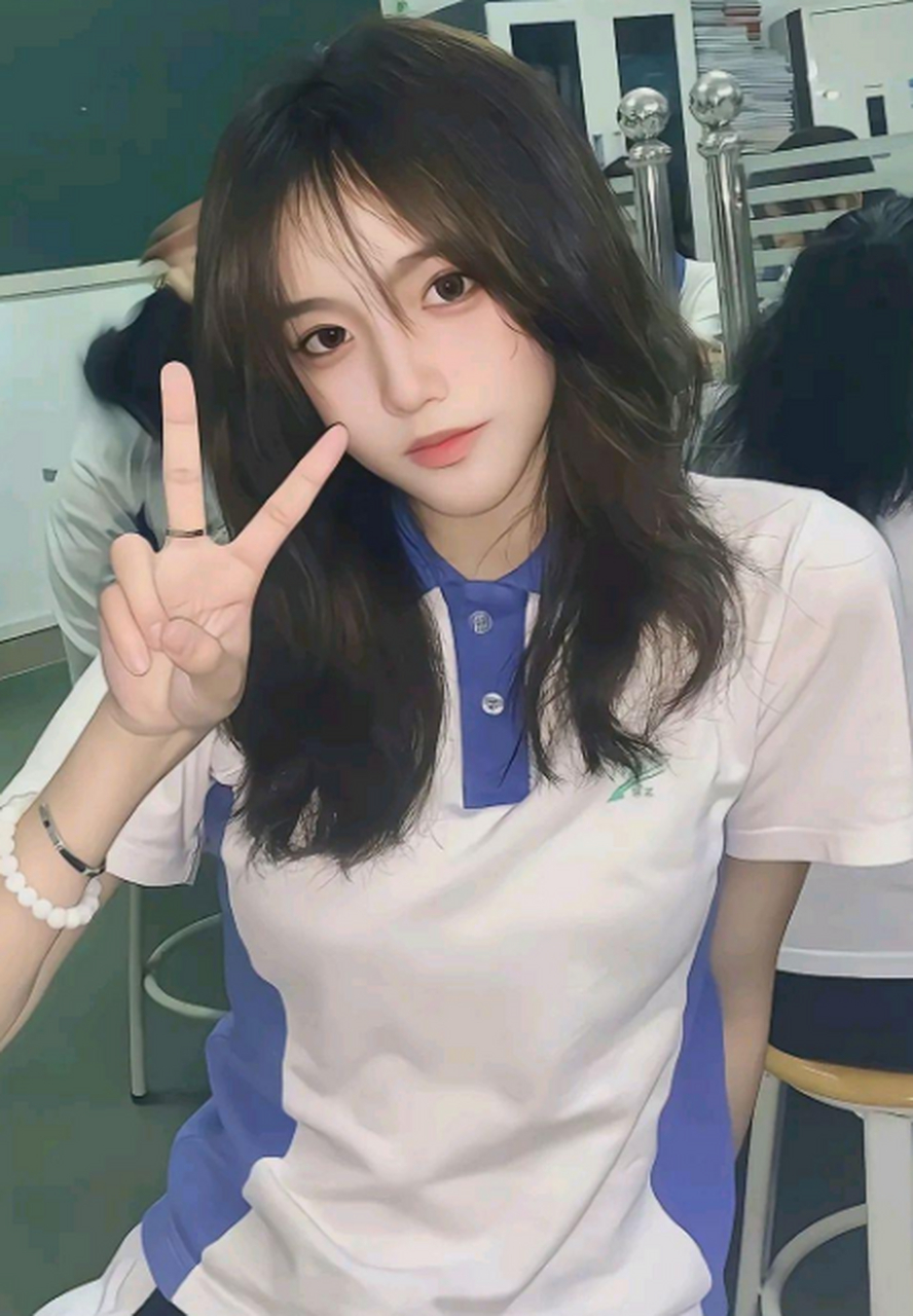 女高中生,透露出一股青春的气息,活力四射,看得我都觉得自己又年轻了