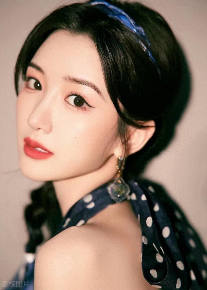 男友弃我不顾去见白月光,我躺在殡仪馆后他痛哭,他应该高兴才对