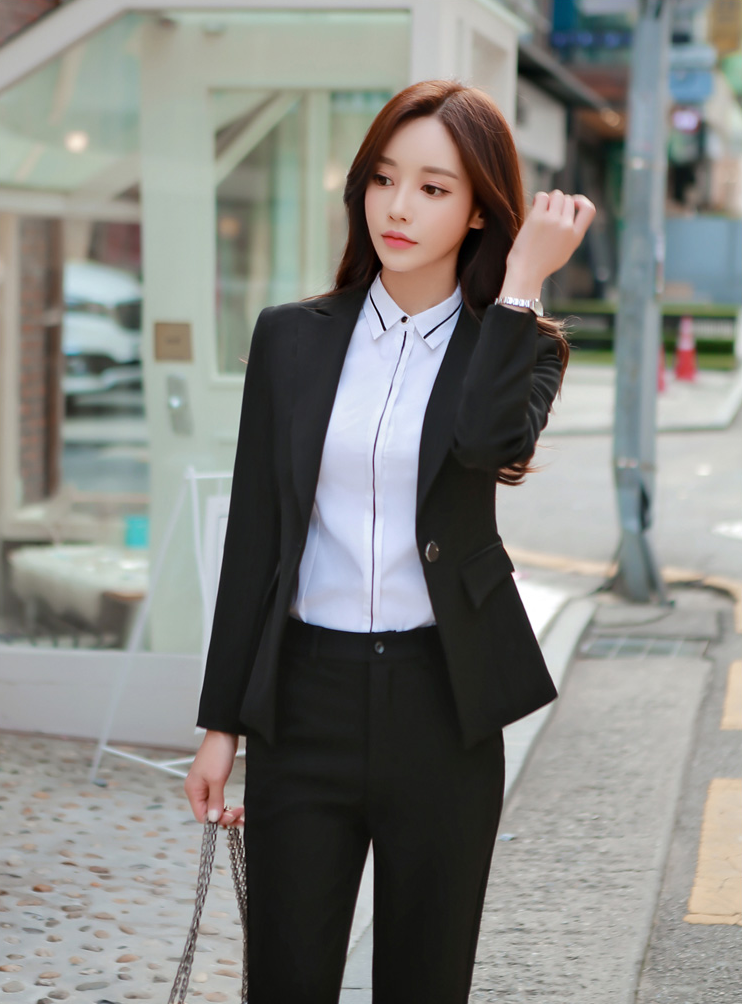 孙允珠每日穿搭:迈阿密干练美式纯黑职业西装