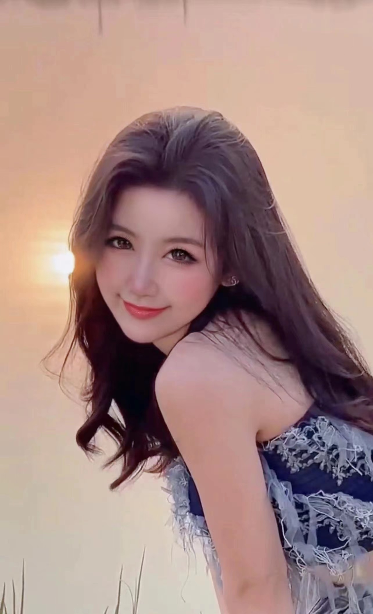 北大女孩何璇美图曝光引来网友点赞