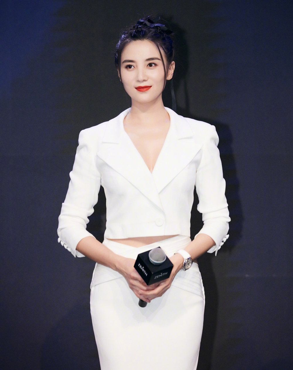 宋佳白色礼服知性美