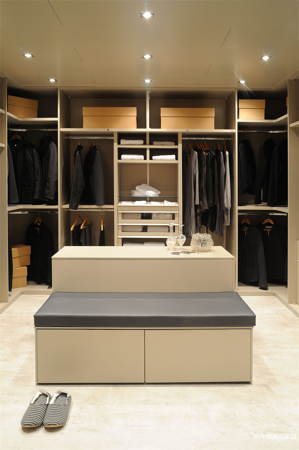 衣帽间内做个岛台还是非常有价值的