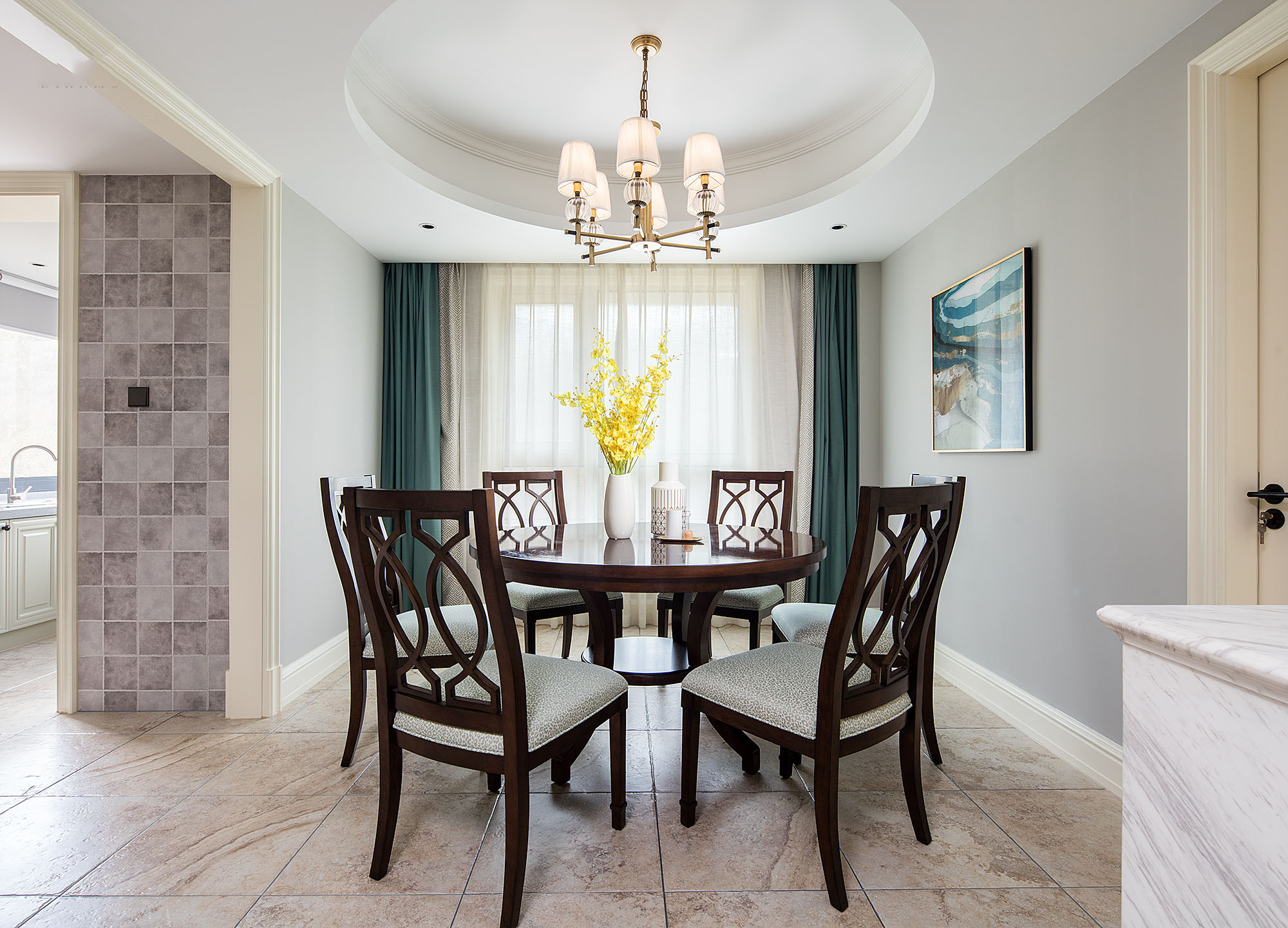 简约硬装遇上美式家具,厚与简的搭配美学