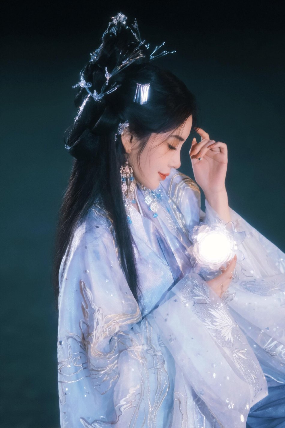 组图:angelababy一袭古装月下独酌 气质清冷迷人又美又仙