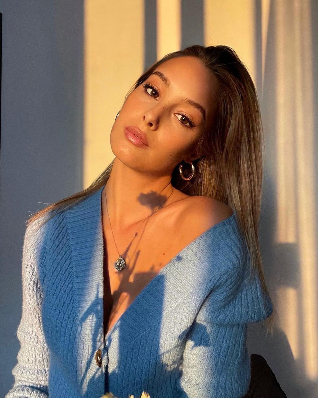 佩莱女友瓦尔加晒穿搭美照 相当惹眼