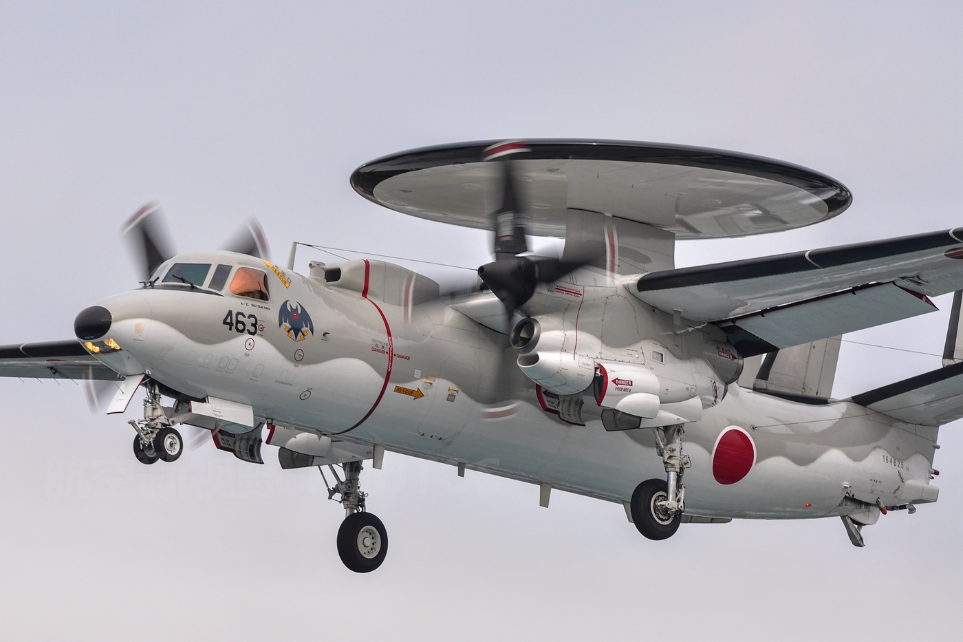 航空自卫队e-2c预警机,装备13架已服役多年,舰载机登陆的典型