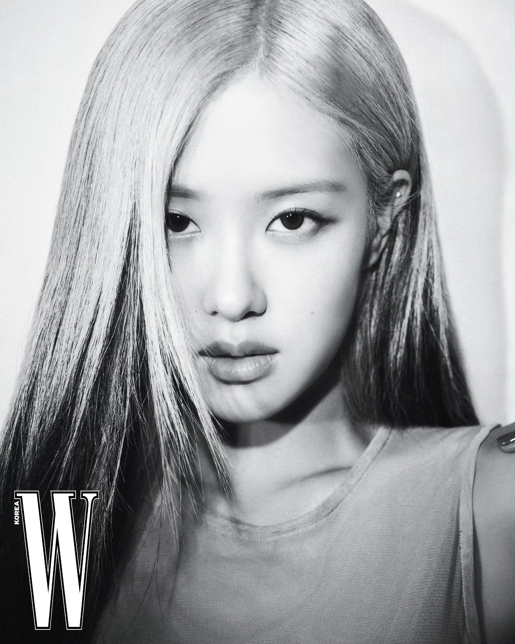 朴彩英《w korea》12月刊封面画报,白黑渐变新发色好漂亮