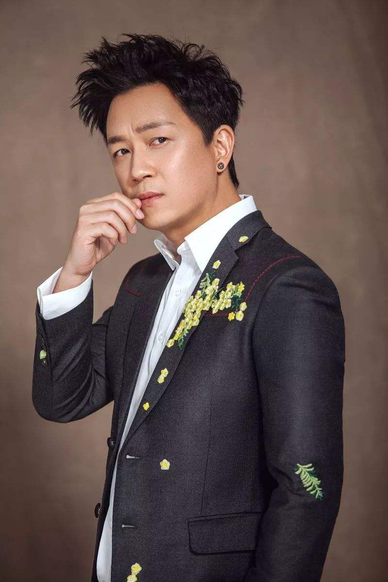 潘粤明发文解释生了病一定要去医院认真检查,不希望误导大家