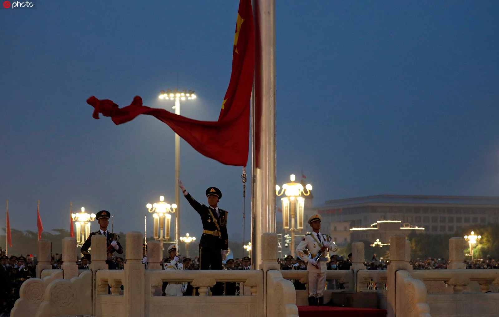 升国旗,奏国歌!