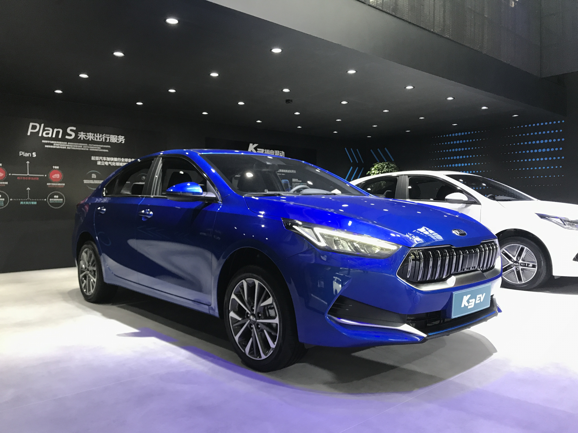 起亚k3新能源探馆