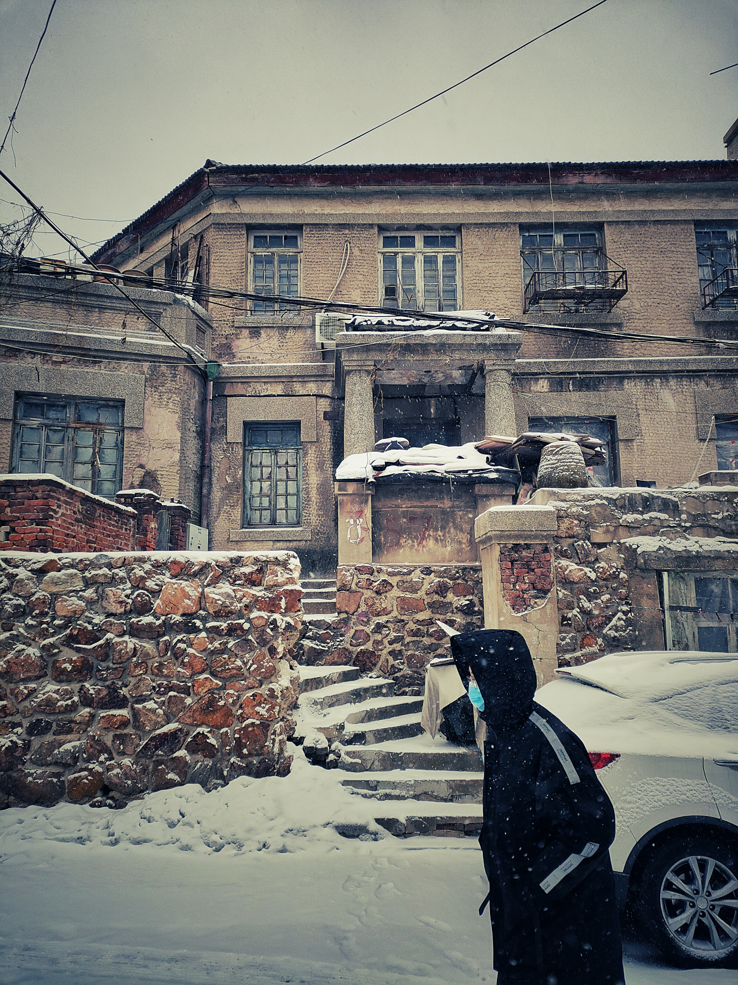 雪中的大连文化街