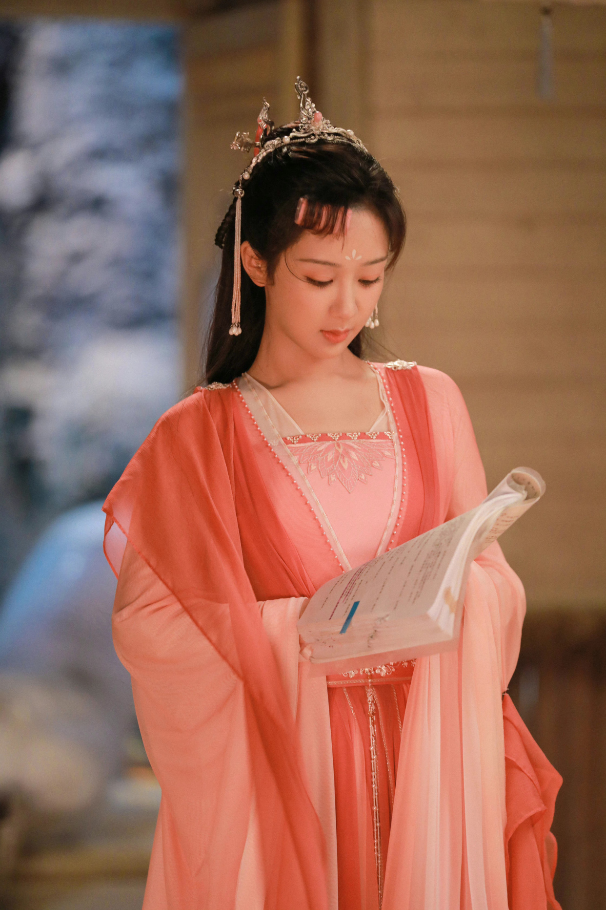 杨紫演了个古代美女,温婉怡人,大眼睛萌萌哒