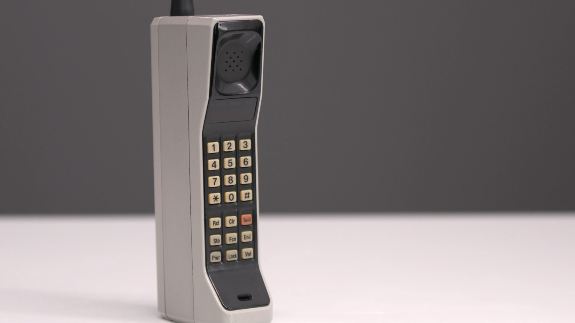 数码科技趣味史:世界第一台移动电话-大哥大(1985年)