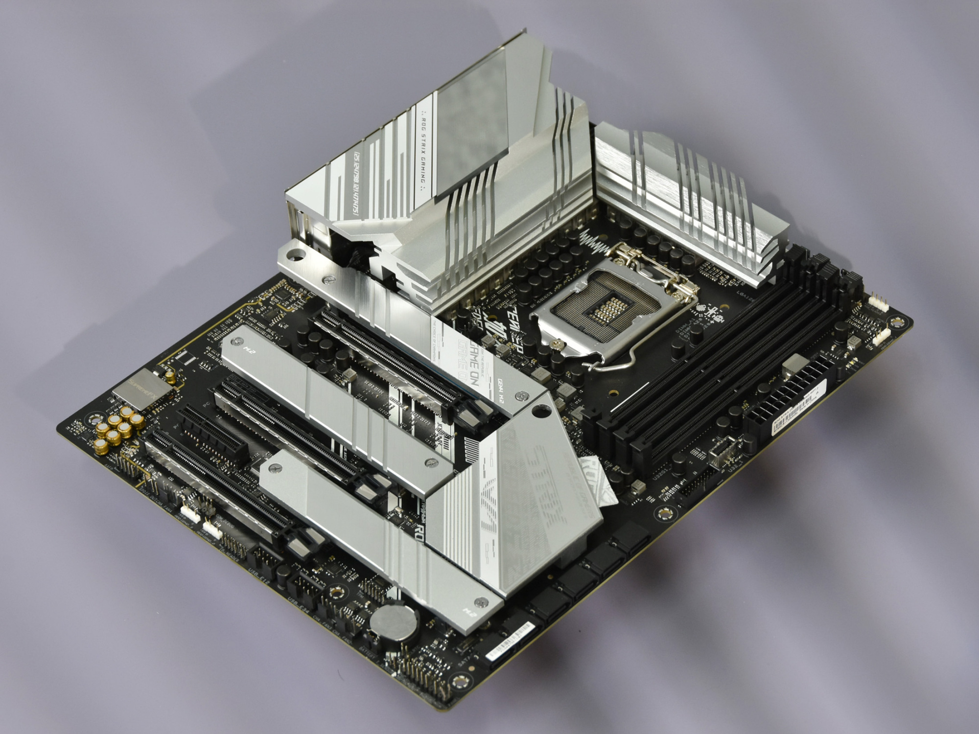 颜值出众战力十足!华硕rog z590吹雪主板欣赏