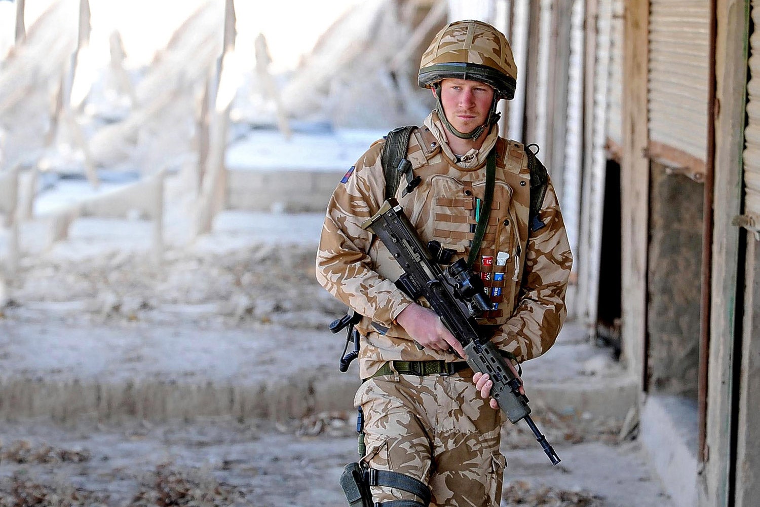 英国哈里王子戎装照