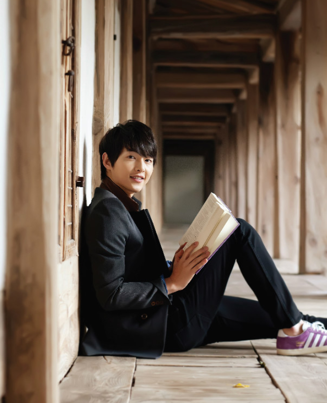 组图:宋仲基成均馆大学校刊旧照曝光 清爽帅气堪称招生活招牌