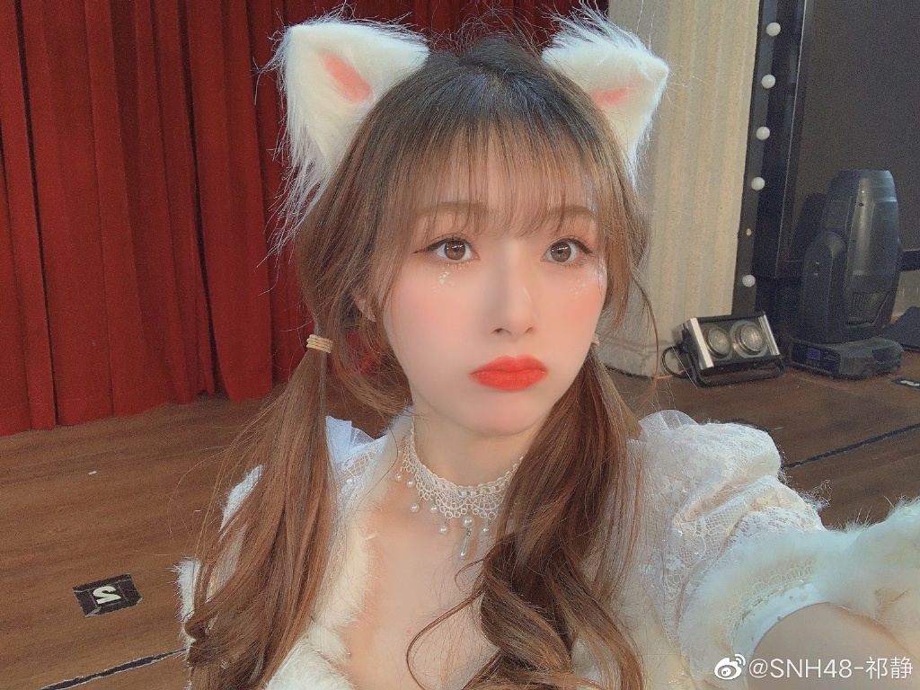 美女艺人祁静迷人美照欣赏真好看