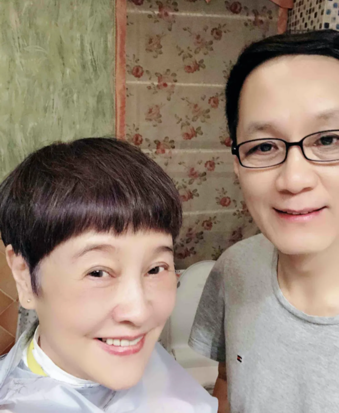 组图:冯远征梁丹妮庆祝结婚27周年 分享疫情期宅家生活