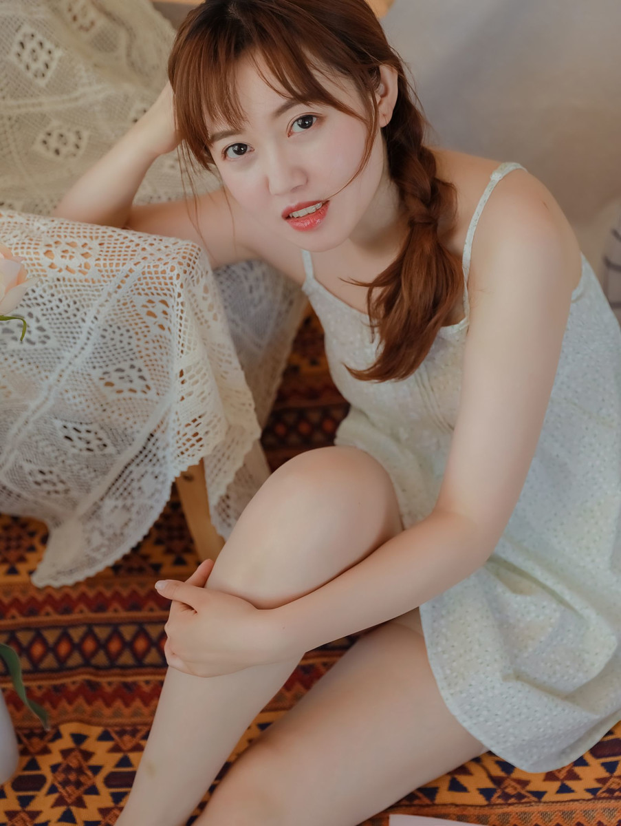 白色吊带裙青春女孩夏季清凉写真摄影