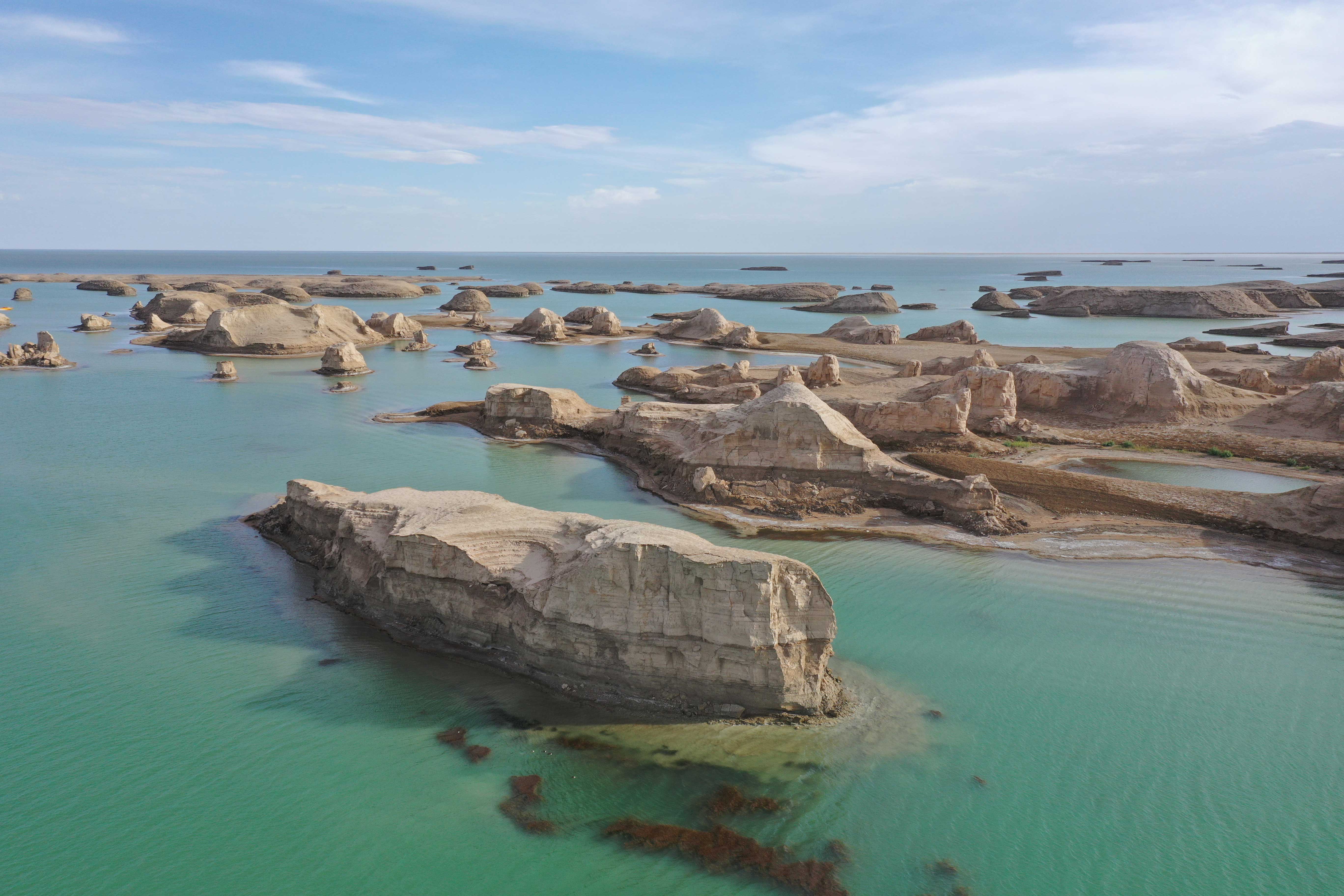航拍青海海西俄博梁雅丹( 俄博梁雅丹地貌风景区开放了吗 )