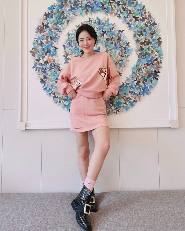 体育美女主播心妍,热爱瑜伽运动的她,好身材完全藏不住