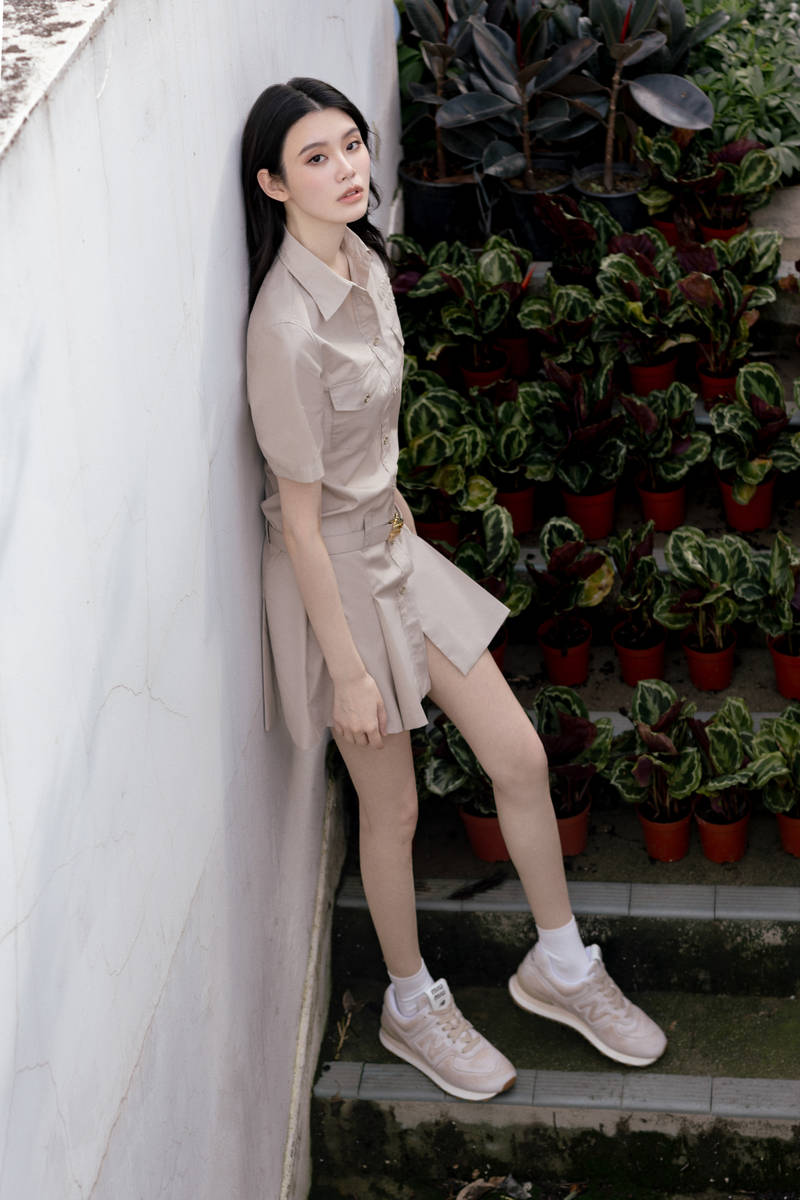 奚梦瑶秀长腿 尽显超模风范