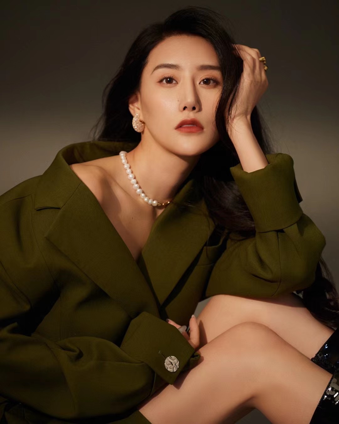 艺人吴晴风衣大长腿写真 第4期