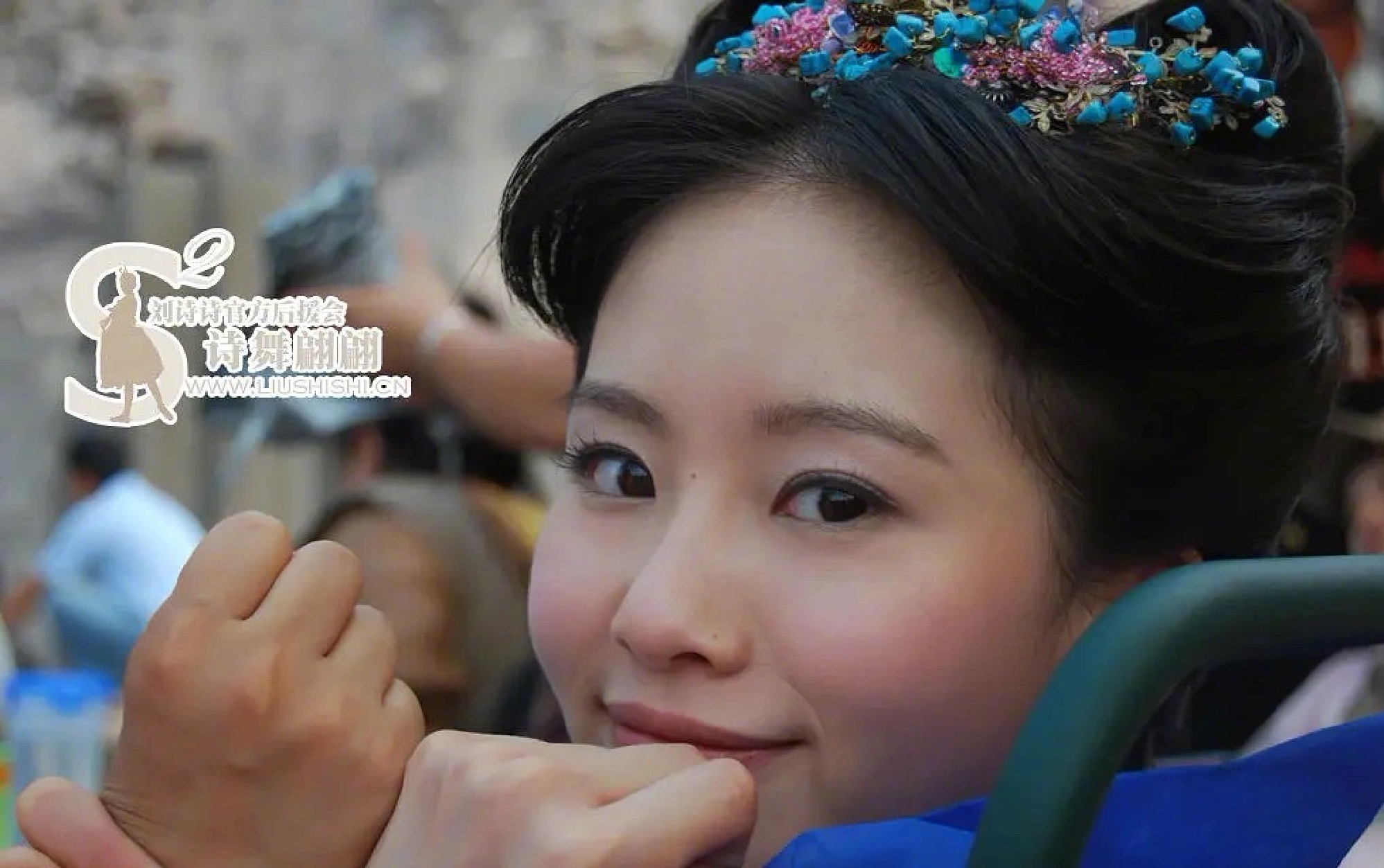 组图:刘诗诗龙葵怼脸旧照曝光 对镜嘟嘴活泼可爱青春洋溢